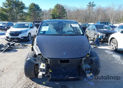 2021 Tesla Model Y Long Range Dual Motor All-Wheel Drive z USA, uszkodzony, nr VIN 5YJYGDEE5MF083071